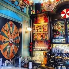 Ένα κομψό, μοντέρνο all day bar brasserie σε μια ηλιόλουστη πλατεία του παγκρατίου. Cafe Cocktail Bar Sthn A8hna Pagkrati Monsieur Cannibale