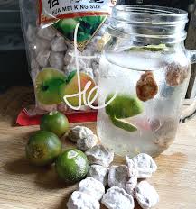 Limau kasturi lebih masam berbading limau nipis dan purut. Jus Asam Boi Kasturi