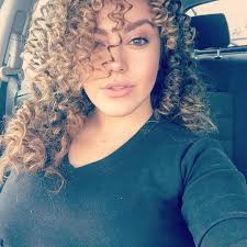 Stream Valeria Moncada music