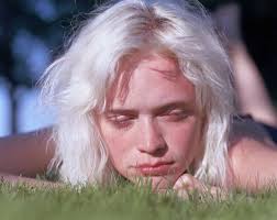 500 Days of Summer : couch scene Ellen alone at home