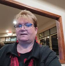 What is the route and best place to watch the Orofino holiday parade with  children?