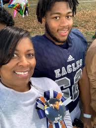 Congratulations to me guys!!!! I'm finally a graduate…….. Yes I have  graduated from the GEH GEH university, I studied applied sense and  international common sensology. How about you???