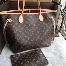 Louis Vuitton Lv Neverfull Bag Monogram With Red Interior Bag Interi In 2020 Louis Vuitton Handbags Neverfull Louis Vuitton Handbags Louis Vuitton Handbags Crossbody