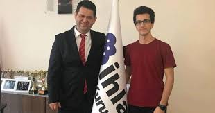 Uğur okullarından mezun olan ve 2020 yks'de türkiye birincisi olan halid oğuz serçe sınava girecek adaylara önerilerde bulundu: Yks Birincisi Kim Tam Puan Yapan Cikti Mi Yks Sayisal Tyt Birincisi Mustafa Emir Gazioglu Kimdir Hangi Liseden Mezun Editorun Sectikleri Haberleri