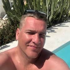 Ken Dunne's Instagram, Twitter & Facebook