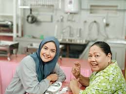 10 artis malaysia meninggal dunia di usia muda. 9 Artis Tanah Air Yang Meninggal Di Tahun 2020 Terbaru Pelawak Omas