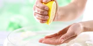 Namun jangan salah lemon juga bermanfaat untuk kesehatan tubuh. 9 Manfaat Lemon Untuk Wajah Dan Cara Membuat Maskernya