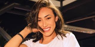 Amanda Albuquerque's Instagram, Twitter & Facebook