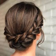 If you can't go to a hairstylist, watch explanatory videos or leave a comment with your questions! 21 Super Easy Updos For Beginners To Try In 2021