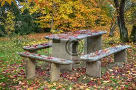Trägt jeans und weiße bluse. Gartentisch Mit Banken Im Herbst Steintisch Und Banke Im Botanischen Fototapete Fototapeten Tour Tourismus Taranto Lombardia Myloview De