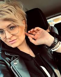 Ewa Sikora na Instagramie: „To był dzień 😀 Jak rano o 10 wyszliśmy z domu  to dopiero przed chwilką wróciliśmy 😊 Dziś świętowaliśmy męża urodziny 🎂  Ciekawa jestem czy…”