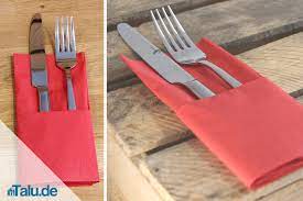 Servietten einfach in drei schritten falten. Servietten Zu Bestecktaschen Falten Diy Serviettentasche Talu De