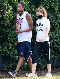 Maybe you would like to learn more about one of these? Ellen Pompeo Arbeiten Herauf Einen Schweiss Auf Einer Wanderung Mit Ihrem Mann Chris Ivery Aktuelle Boulevard Nachrichten Und Fotogalerien Zu Stars Sternchen
