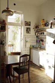 Sonnige Gemutlich Eingerichtete Altbaukuche In Bremen Wg Kitchen Altbau Kleiner Kuchentisch Einrichtungsstil Haus Kuchen