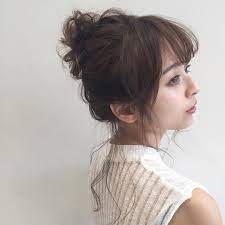 毎日仕事に追われていると ヘアアレンジまで手が回らないですよね でも 平日だって素敵なヘアスタイルを楽しみたい そんなアラサー女性へ 時短で簡単にできるヘアアレンジをピックアップ モテ ヘアアレンジ 簡単ヘアアレンジ ロング まとめ髪 ヘアースタイル