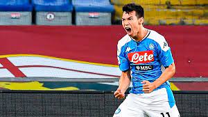 Juega como extremo y su actual equipo es la s. Chucky Lozano Admits That It Would Like Him Play In The Barcelona