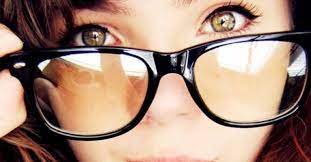 Burun estetiği ameliyatı sonrası gözlük kullanımı... - Optik Gazete