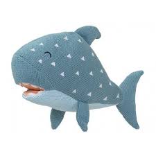 Ein Wunderbares Kuscheltier Fur Kleine Tiefseetaucher Dieser Friedlich Lachelnde Hai Sorgt Fur Spass Beim Spielen Und Ist Spielzeug Kinder Kissen Kinder Zimmer