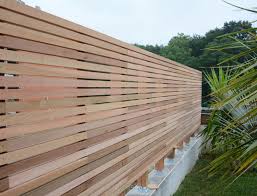 Palissade Brise Vue En Cedre Rouge Par L Atelier Etienne Bois En 2020 Cloture Jardin Bois Bordure Jardin Bois Structure De Jardin