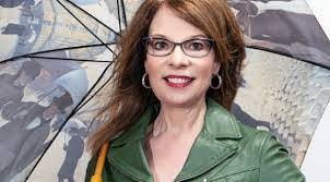 Roxie Calhoun's Instagram, Twitter & Facebook