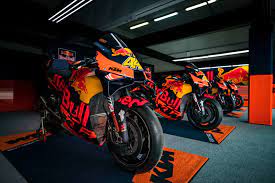 Гонку в классе moto3 в португалии выиграл испанец рауль фернандес из red bull ktm ajo. Alex Hofmann Im Interview Die Wunderwaffe Ktm Rc16