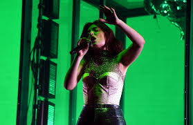 I do my makeup in somebody else's car we order different drinks at 'cause honey i'll come get my things, but i can't let go i'm waiting for it, that green light, i want it. Lorde Discusses The Meaning Of The Green Light Video