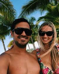 Melanie Rooney's Instagram, Twitter & Facebook