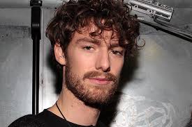 I capelli ricci sono difficili da gestire, in questo articolo vi spiego come domarli con stile! Nuove Idee Capelli Ricci Uomo Per L Autunno Inverno 2018 2019 Come Li Porterai Adversus