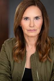 Mimi Davidson's Instagram, Twitter & Facebook