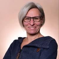 100+ perfiles de «Strauch»