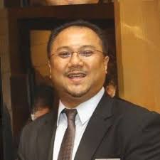 I am so honoured to have eleven of my artworks exhibited at La Galerie Du  Monde, one of Malaysia's premier fine art gallery. For my work to hang next  to so many