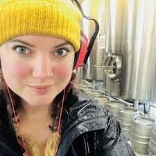 Chloë Brooks (@cvmbrooks)