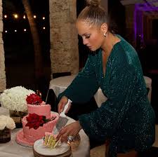 Jlo celebrates his 52nd birthday with ben affleck and his family (pictures) a day like today is saturday 23 july but jennifer lopez was born 52 years ago in new york. Jennifer Lopez Birthday Who Wore What Jewels