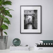 Ein bild mit schwarzem rahmen gut an einer hellen wand, wohin. Lomviken Rahmen Schwarz 30x40 Cm Ikea Deutschland