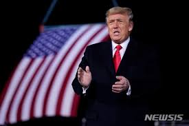 조지아주는 11·3 대선과 함께 치러진 상원 선거에서 과반을 얻은 후보가 없어 이날 결선 투표를 치르게 됐다. Crgzj3gowmlcvm