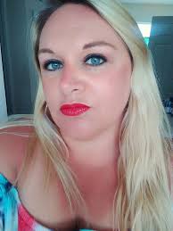 Our Scented Conversation Hearts Gloss Collection makes the perfect gift for  that special someone (or yourself!). Either way, treating yourself just got  easier. Who would you gift this collection to?  http://bit.ly/SeneGence_ConversationHearts #Valentines #