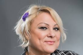 Janette Hutton's Instagram, Twitter & Facebook