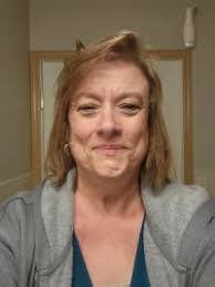 Gloria Eckert's Instagram, Twitter & Facebook