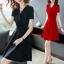 Sedangkan kalau model bulat atau halterneck, justru bisa memberikan kesan tubuh yang. Gaun Midi Wanita Model Potongan Slim Lengan Pendek Dengan Kerah V Neck Dan Warna Hitam Shopee Indonesia