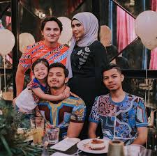 Related image of anak che ta ammar effendy. 6 Gambar Cantiknya Teman Wanita Anak Che Ta Persis Gadis Korea