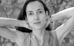 La economista Julia Cagé propone financiar mejor las campañas para  fortalecer la democracia