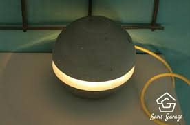 Tischleuchte beton cubus aus dunklem zement. Eine Coole Betonlampe Selber Bauen Anleitung Von Saris Garage