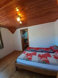 Un incendiu violent a izbucnit vineri noaptea spre sâmbătă, la o cabană turistică în luncile prigoanei. Cabana Dorului Sugag Contact Direct