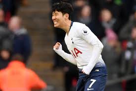 También es internacional absoluto con la selección de fútbol de corea del sur. Late Son Strike Puts Spurs In Second