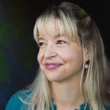 Stephanie Thrower's Instagram, Twitter & Facebook