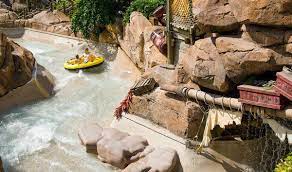 Blizzard Beach Vs Typhoon Lagoon Battle Of The Disney World Water Parks Disney World Water Parks Disney World Resorts Disney World Attractions