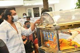 His funeral was held on 8 june at dhruva sarja's farmhouse on kanakapura road.17. Meghana Raj Husband Chiranjeevi Sarja Funeral Photos 006 Kerala9 Com