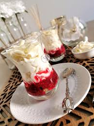 Mousse Au Chocolat Blanc Framboises Acidulees Et Palets Breton Mousse Chocolat Blanc Mousse Au Chocolat Chocolat Blanc