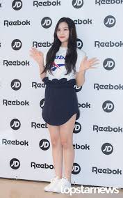Netizens Praise The Shining Silky Hair Of This Idol Silky Hair Hair The Shining