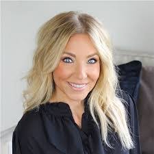 Erin Mcfarland's Instagram, Twitter & Facebook